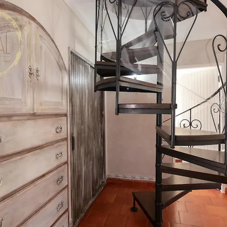 Classic Waves אכסניה